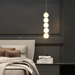 Suspension globe à 5 lumières avec abat-jour en verre blanc