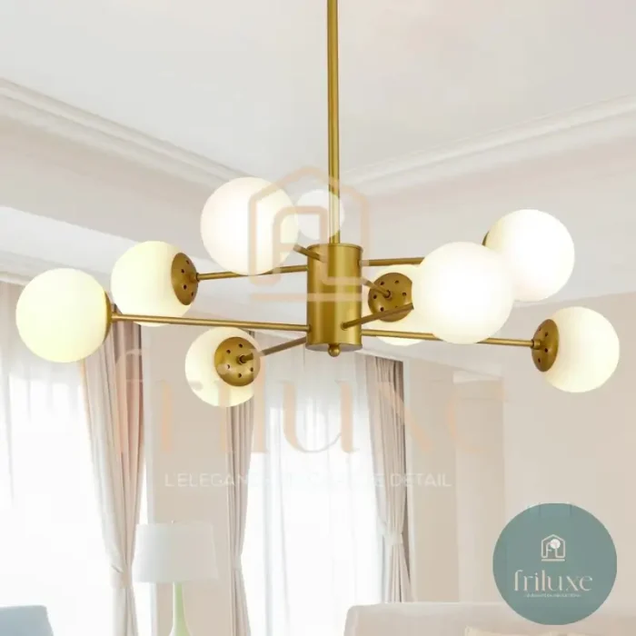 Suspension Moderne 8 Lumières Finition Dorée Globes en Verre Blanc 2