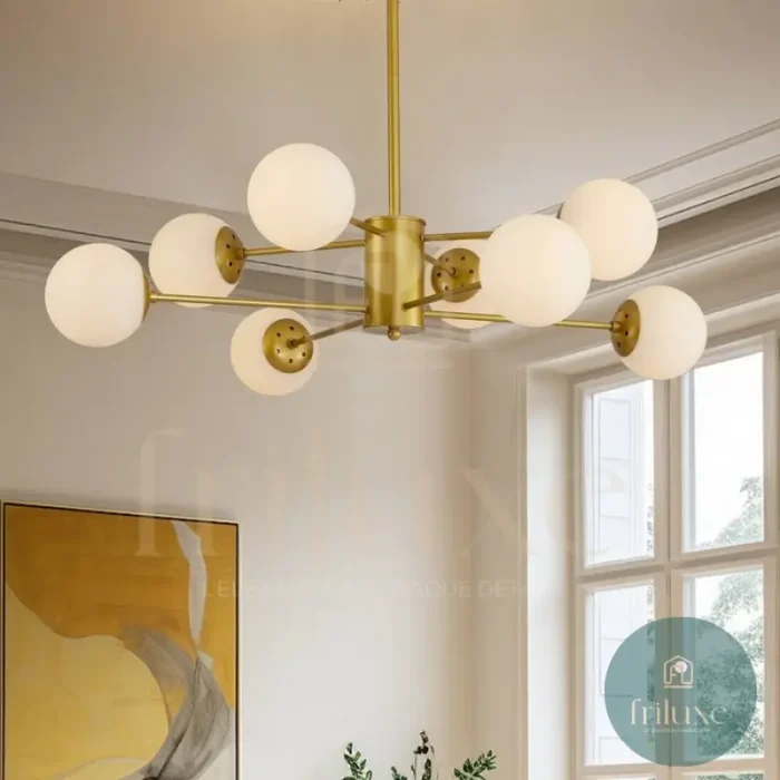 Suspension Moderne 8 Lumières Finition Dorée Globes en Verre Blanc 5